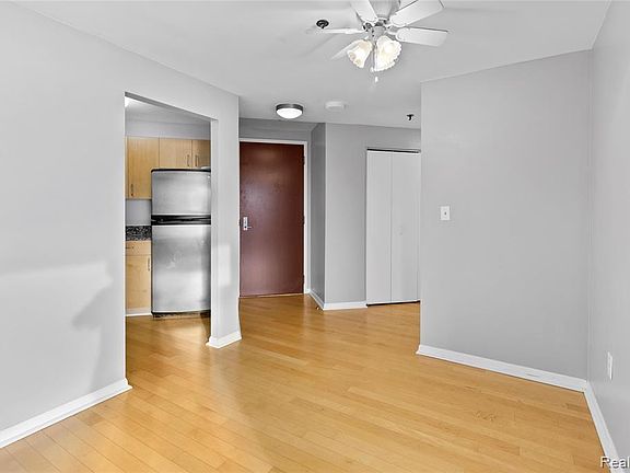 5th image of 300 Riverfront Dr Unit 8H