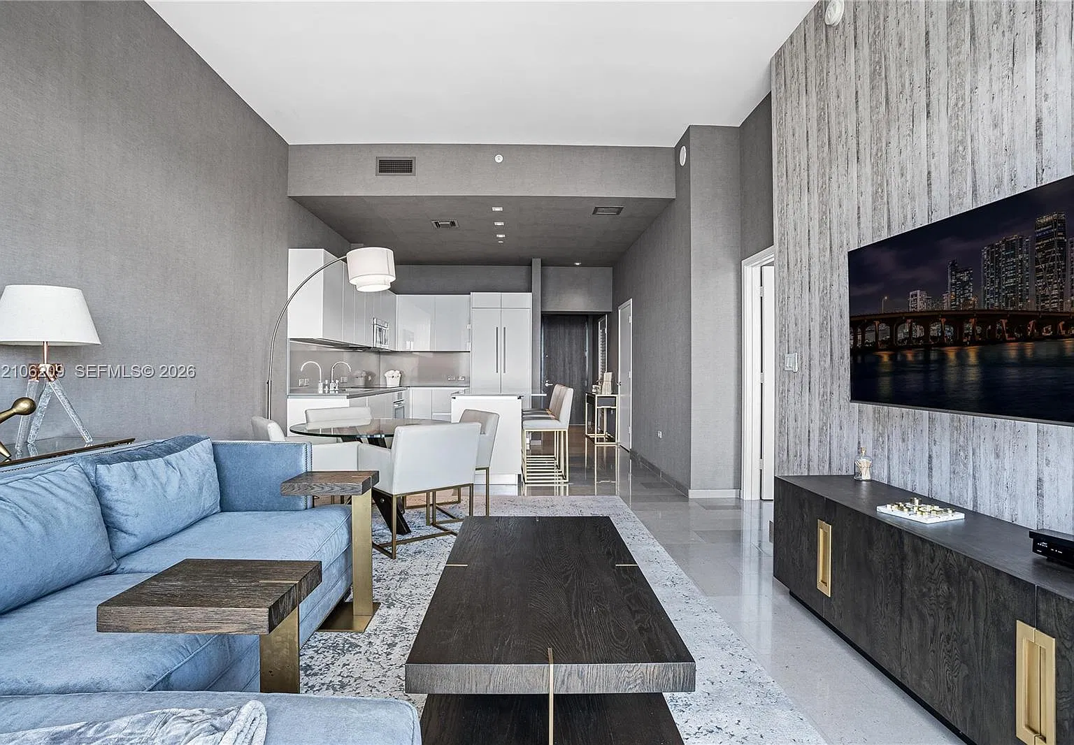 Rise Condo — Photo 2