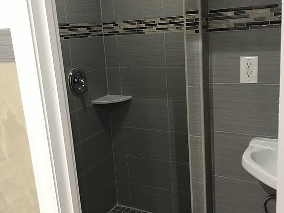 3rd image of 112 Macdougal St APT A1
