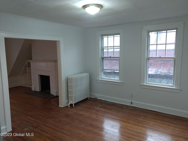 4th image of 899 Mercer Street