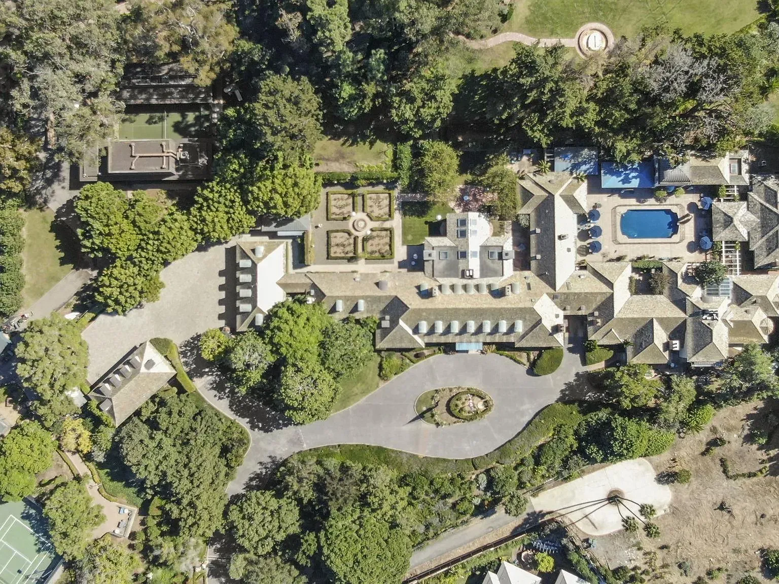 16 bed, 23.0 bath, 22897 sqft, $75,000 — Photo 4