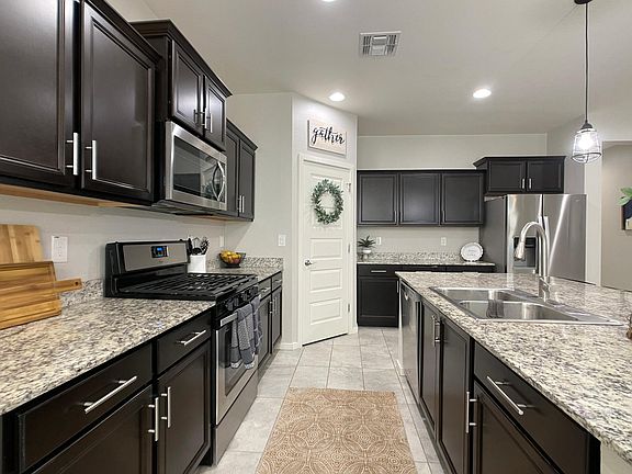 3rd image of 638 W Glen Canyon Dr