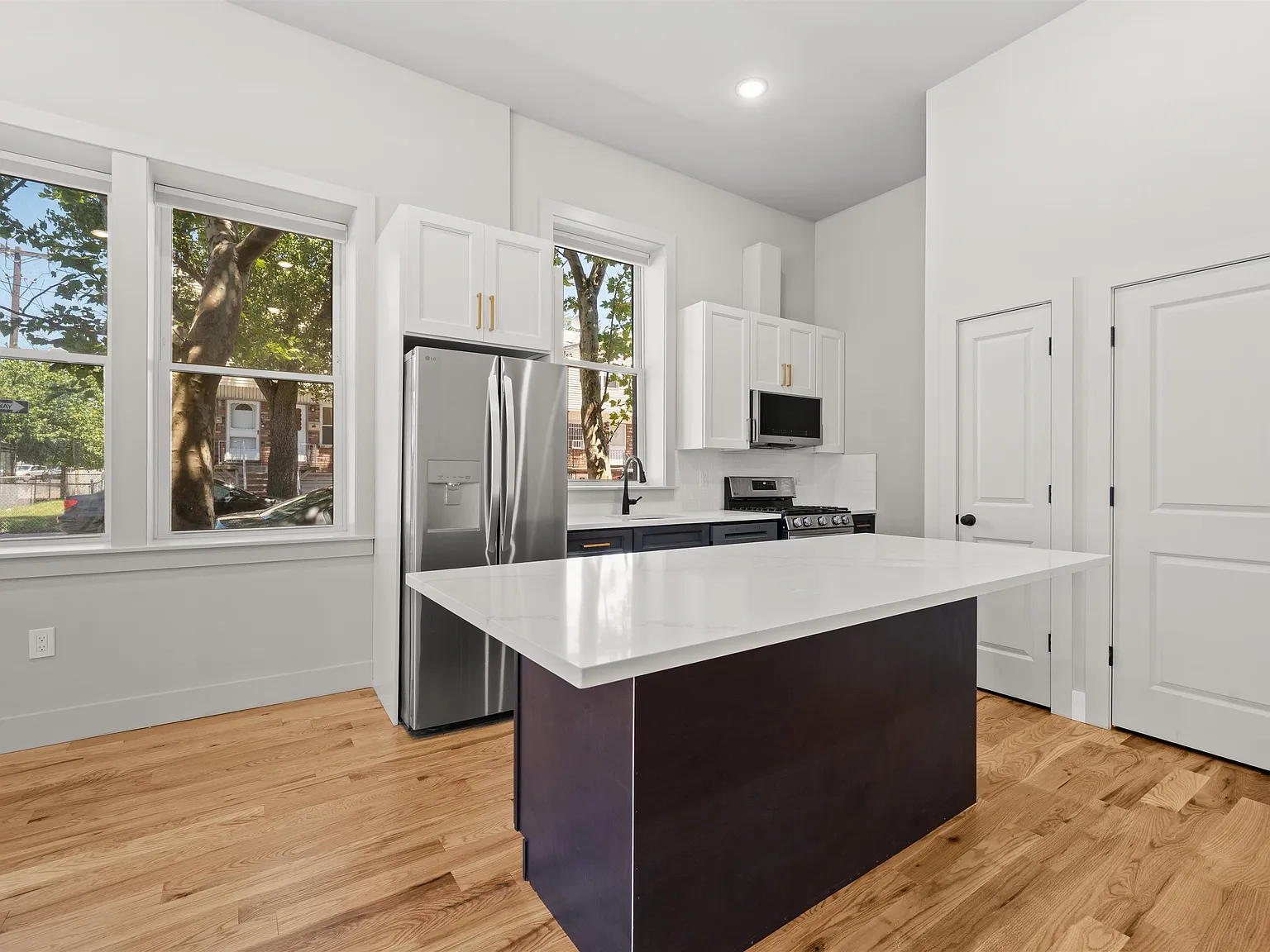 2 bed, 2.0 bath, 1200 sqft, $2,700 — Photo 3