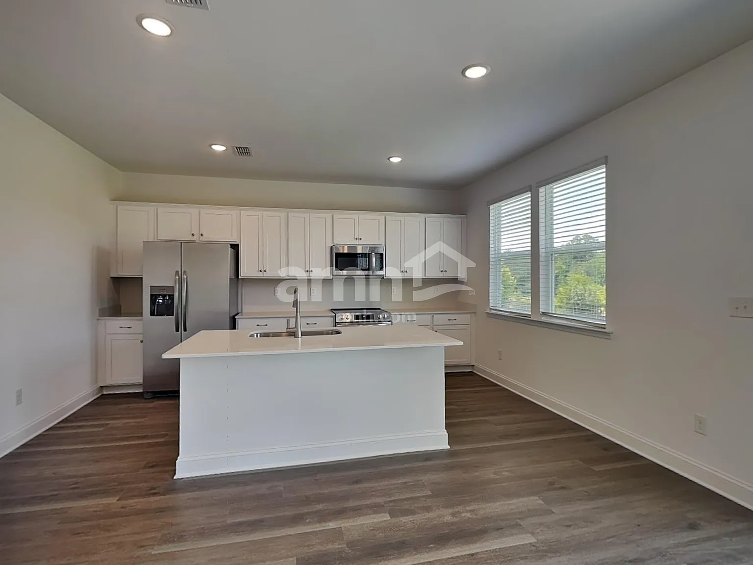 3 bed, 2.5 bath, 1895 sqft, $2,430 — Photo 3