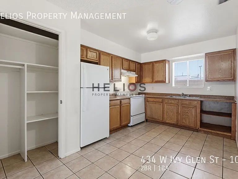 434 W Ivyglen St #105 — Photo 8