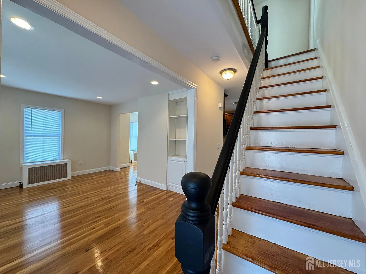 3 bed, 2.0 bath, 1570 sqft, $3,100 — Photo 3