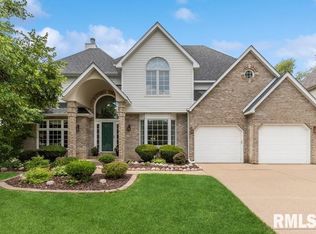 2958 Greenview Dr, Bettendorf, IA 52722