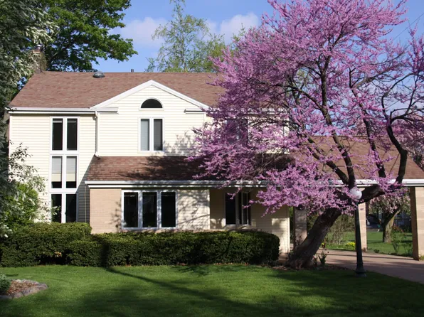 2368 Du Charme Ln, Green Bay, WI 54301