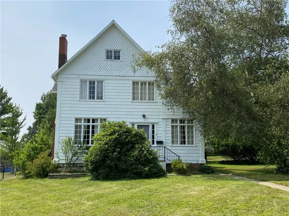 9 S Park Ave, Kane, PA 16735