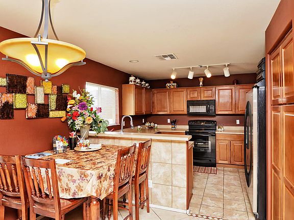 3rd image of 22825 W Gardenia Dr
