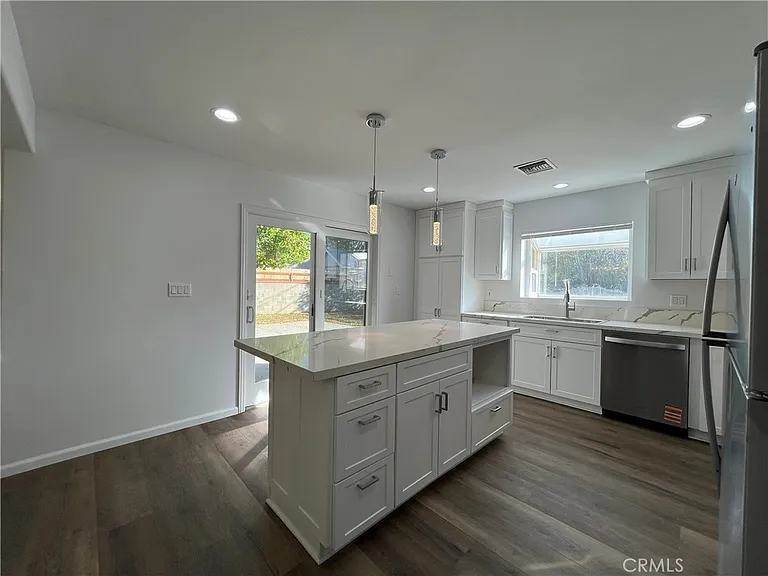 18708 Keswick St #18708 — Photo 5