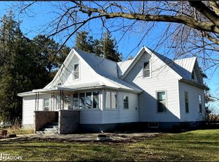 1668 155th St, Manchester, IA 52057