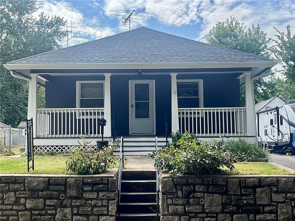 1st image of 1418 S Ash Ave