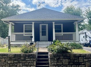 1418 S Ash Ave, Independence, MO 64052