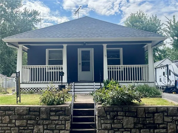 1418 S Ash Ave, Independence, MO 64052