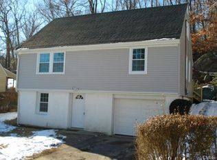 255 Sunshine Cir, Bridgeport, CT 06606