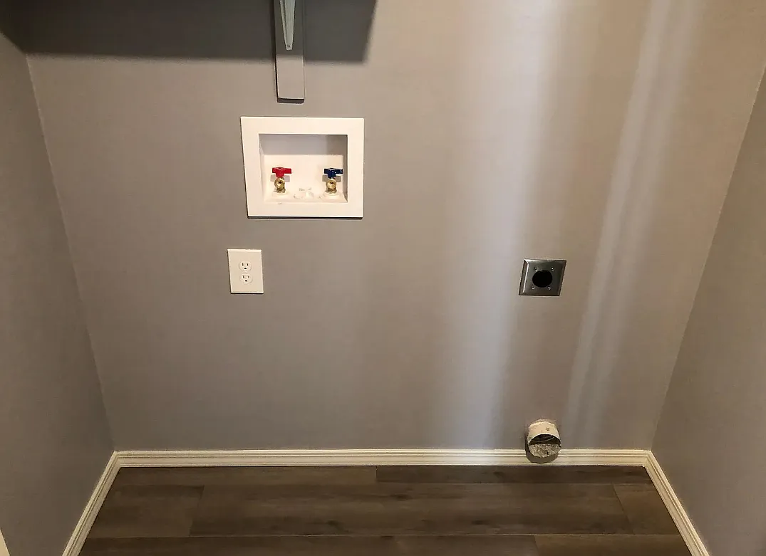 2 bed, 915 sqft, $2,000 — Photo 3
