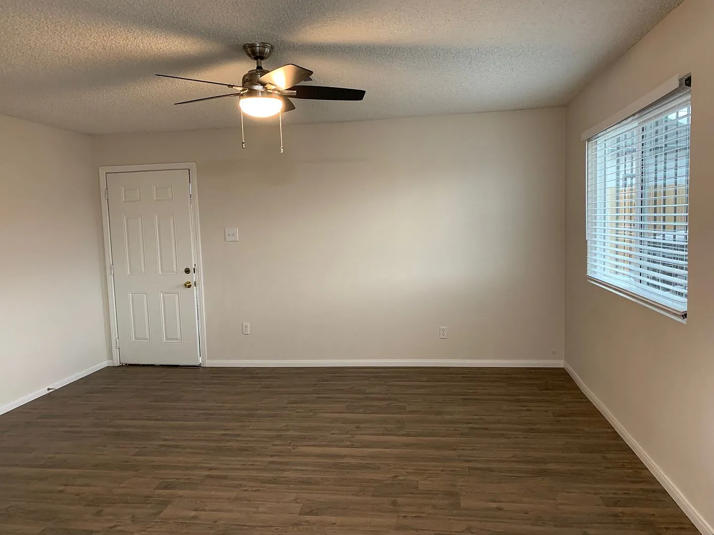 Updated 3 Bedroom Home In Henderson — Photo 2