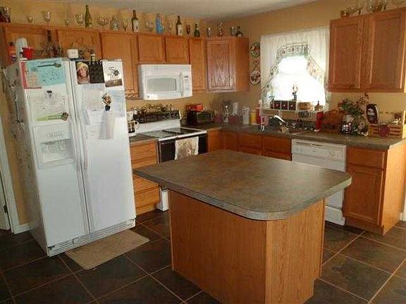 2nd image of 334 Melanie Ln