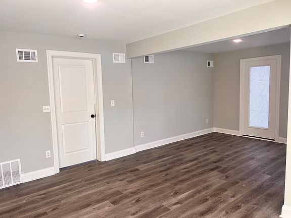 5th image of 117 Hermann St Floor 1