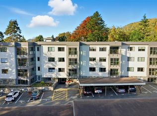 1875 Lansdowne Rd #103, Saanich, BC V8P1A9