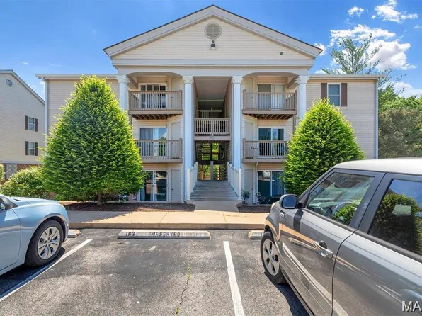 757 Ridgeside Dr APT B, Ballwin, MO 63021