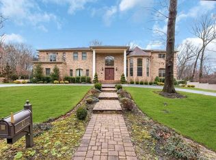 27 Landview Dr, Dix Hills, NY 11746