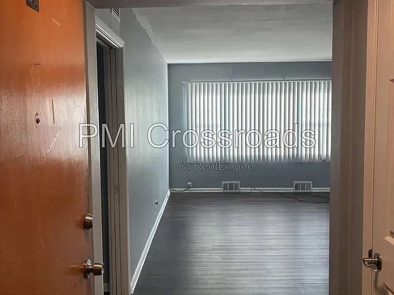 Riviera Manor — Photo 10