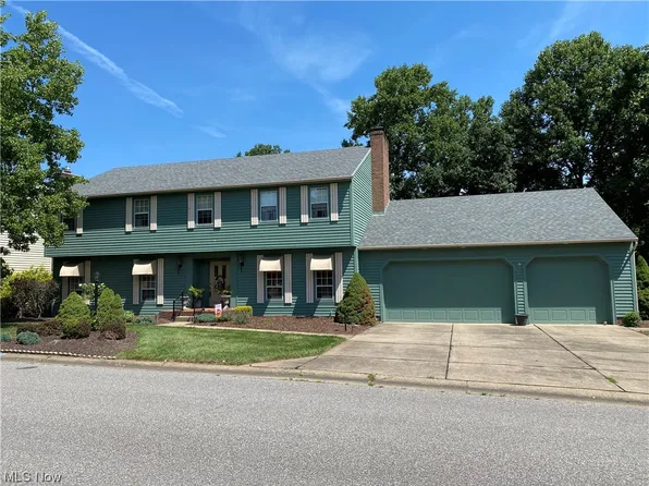 1505 Greenmont Hills Dr, Vienna, WV 26105