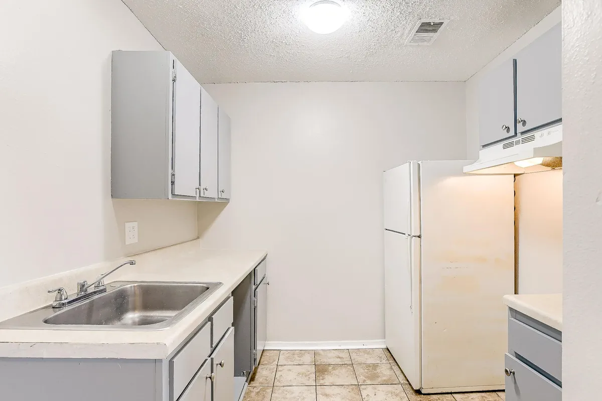 Classic unit kitchen. - Victory Park Apartments