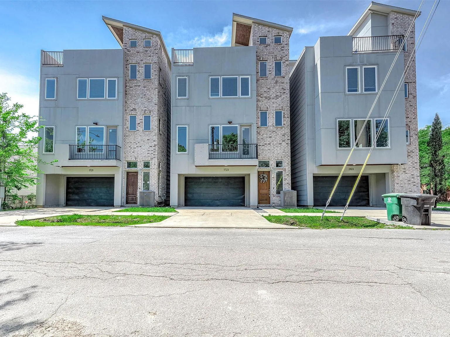 3 bed, 3.5 bath, 2614 sqft, $3,650 — Photo 3