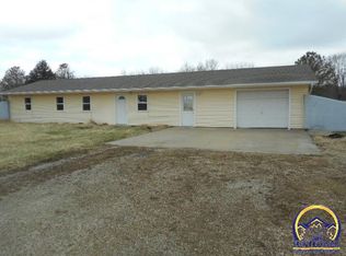 514 E Santa Fe Ave, Burlingame, KS 66413