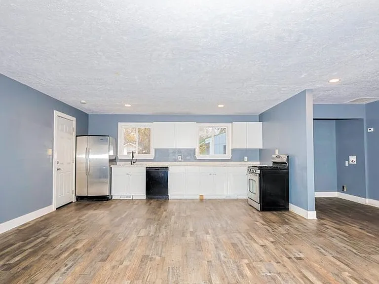 1188 Spring St — Photo 2