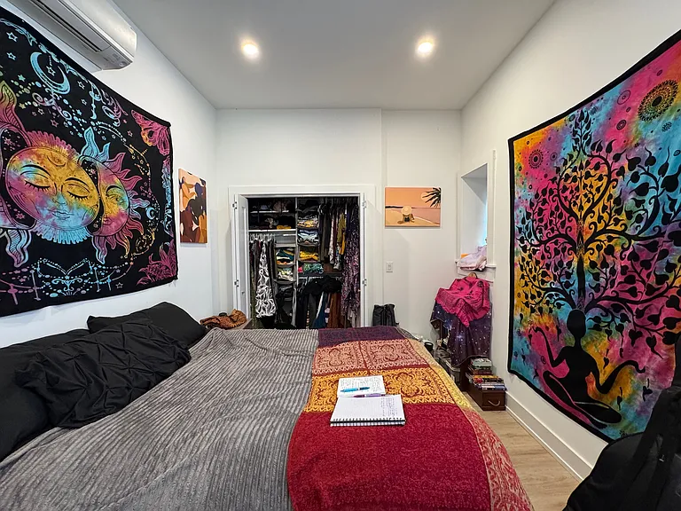 231 W Johnson Street — Photo 10