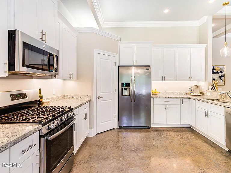 500 Bateleur Way — Photo 9