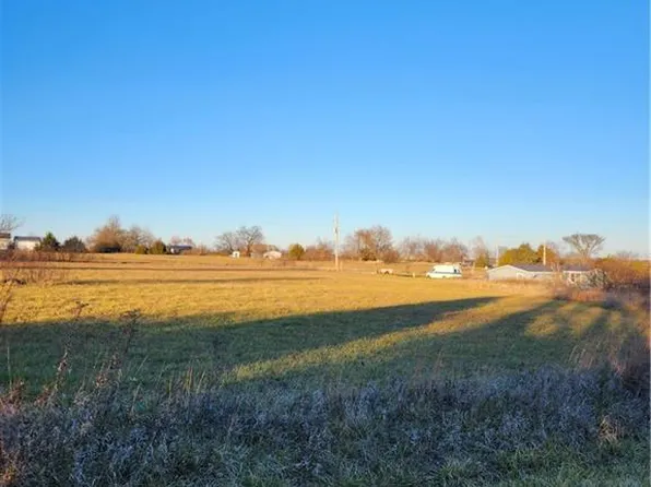 13 & 17 Porcupine Path, Lacygne, KS 66040