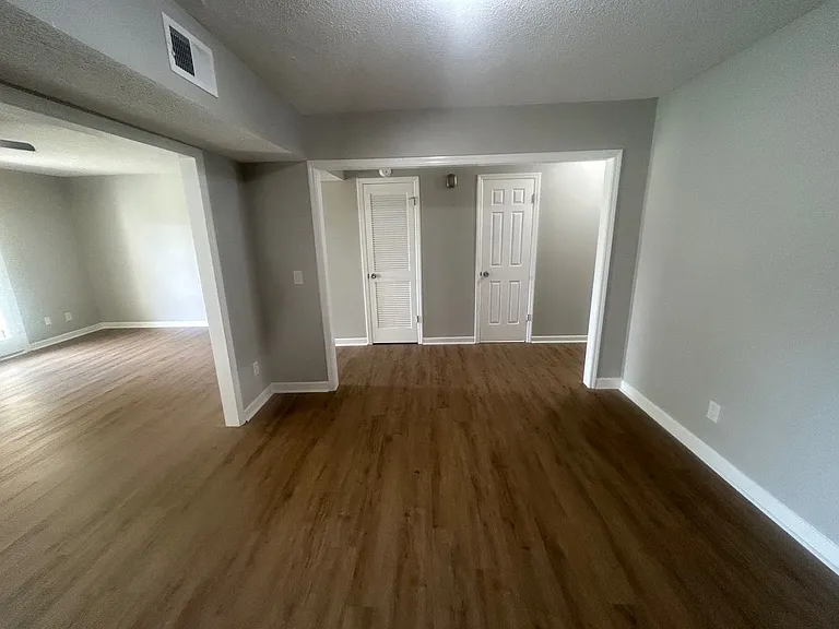 137 Lionsgate Dr — Photo 12