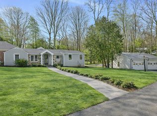 815 Valley Rd, New Canaan, CT 06840