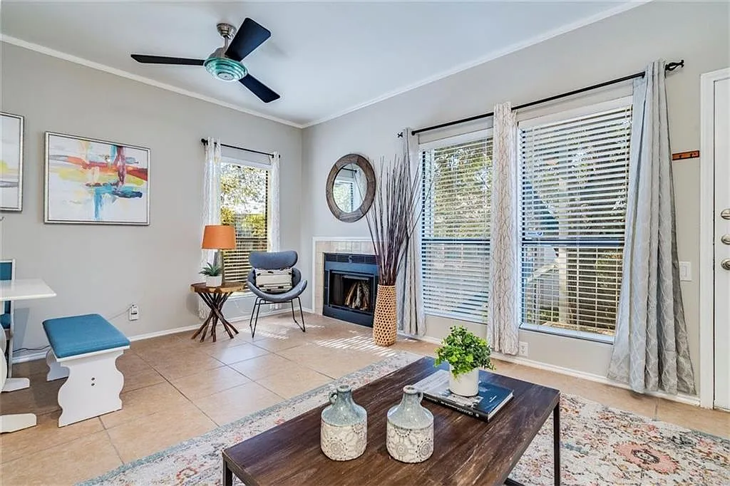 1 bed, 1.0 bath, 579 sqft, $1,500 — Photo 2