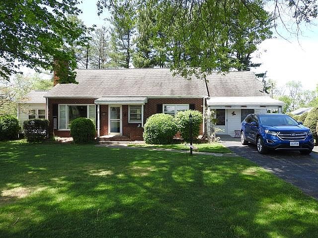 1st image of 122 Country Club Ln