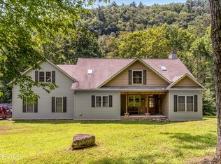 1328 E Millers Cove Rd, Walland, TN 37886