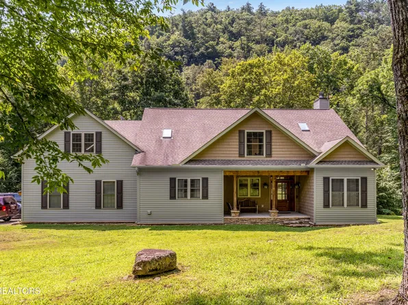 1328 E Millers Cove Rd, Walland, TN 37886