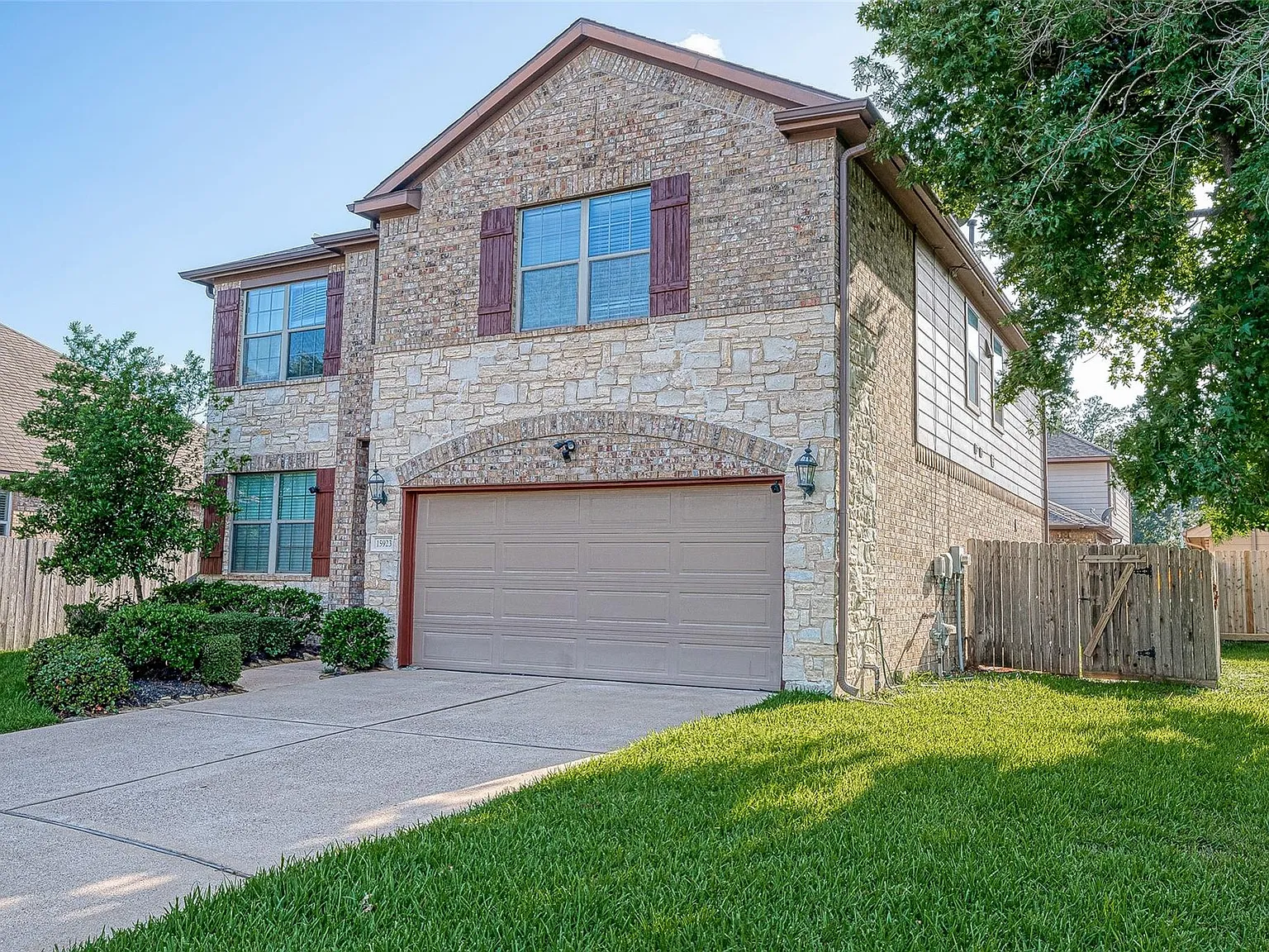 4 bed, 3.5 bath, 2744 sqft, $2,450 — Photo 2