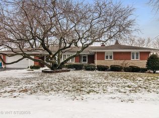 390 Lra Dr, Aurora, IL 60506