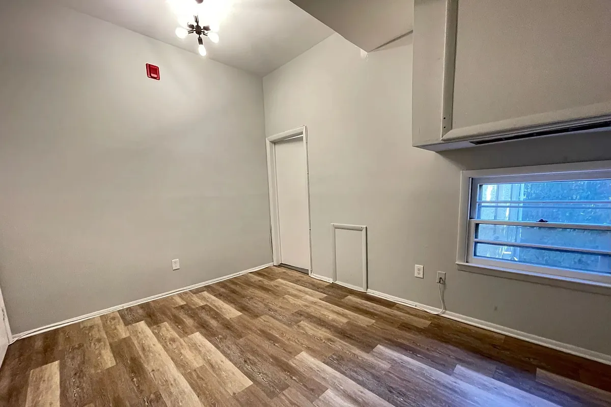 Building Photo - 2034 Mount Vernon St #2FF