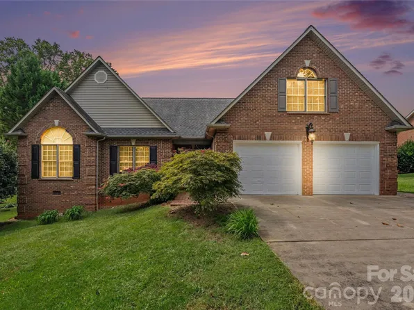 1085 Merrywood Dr, Newton, NC 28658