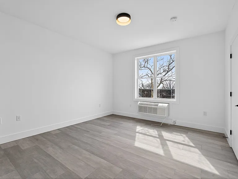 43-45 W 32nd St #501 — Photo 14