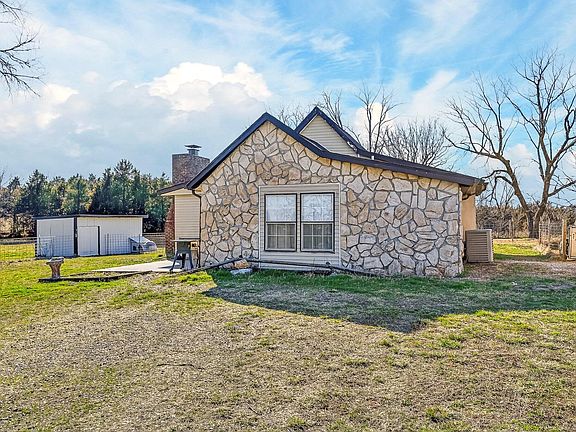 4th image of 2081 Sand Ridge Road