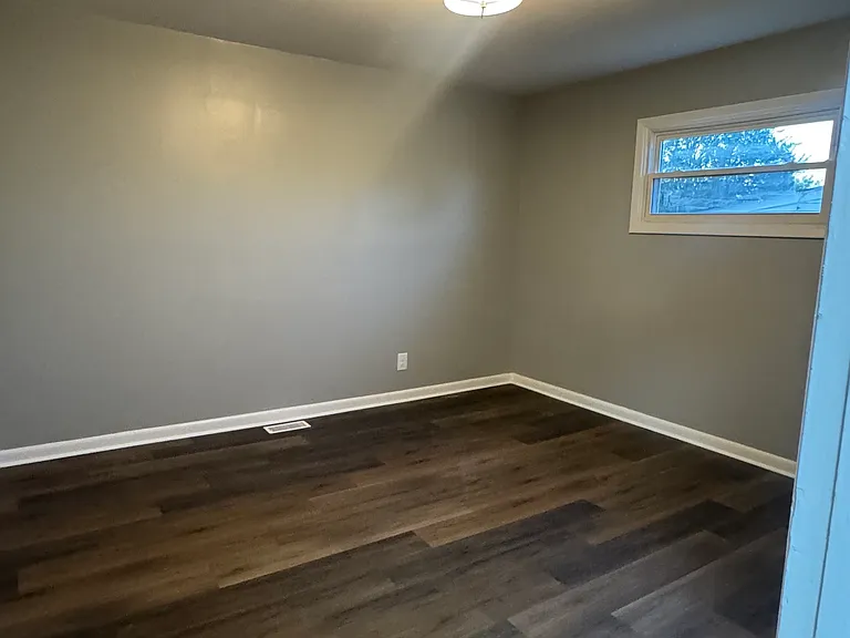 803 Cambridge St — Photo 4