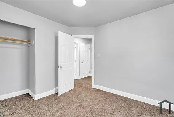 13900 Sussex St — Photo 16